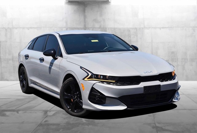 Kia K5 Vehicle Image 02