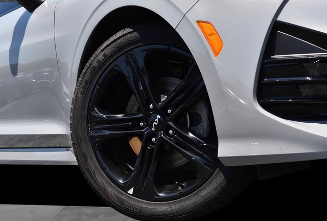 Kia K5 Vehicle Image 03