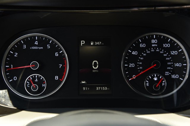 Kia K5 Vehicle Image 11