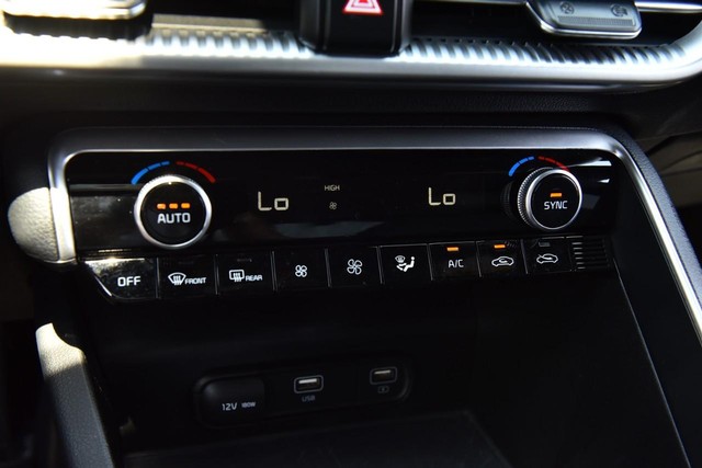 Kia K5 Vehicle Image 14