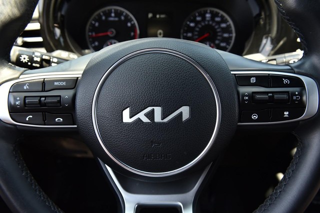 Kia K5 Vehicle Image 18