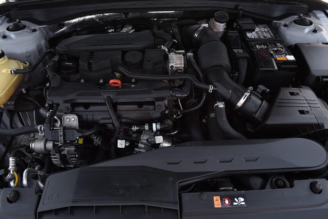 Kia K5 Vehicle Image 24