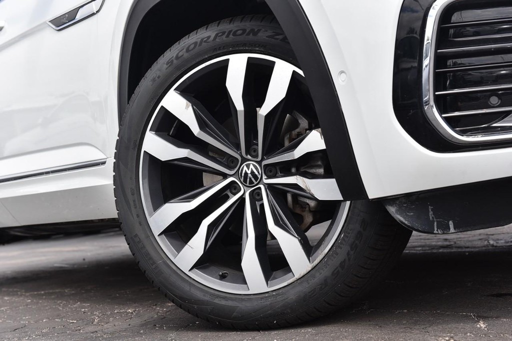 Volkswagen Atlas Vehicle Full-screen Gallery Image 03