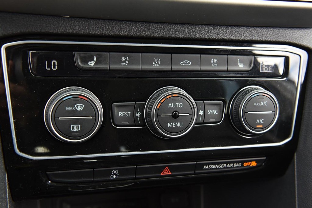 Volkswagen Atlas Vehicle Full-screen Gallery Image 15