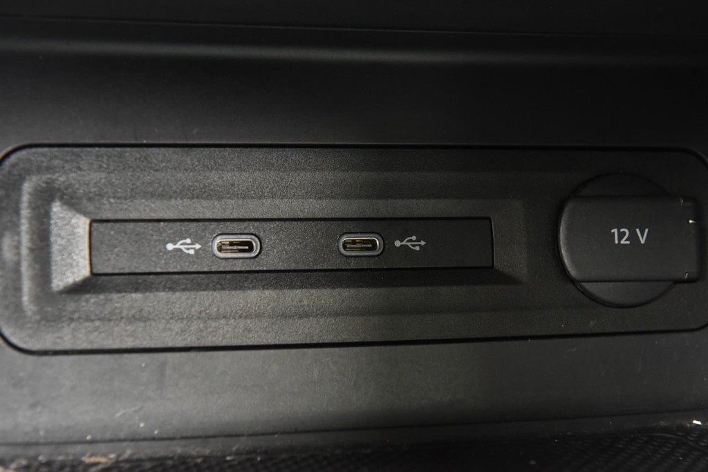 Volkswagen Atlas Vehicle Full-screen Gallery Image 16