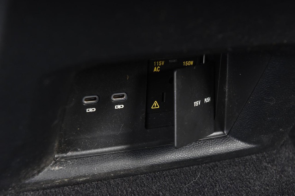 Volkswagen Atlas Vehicle Full-screen Gallery Image 24