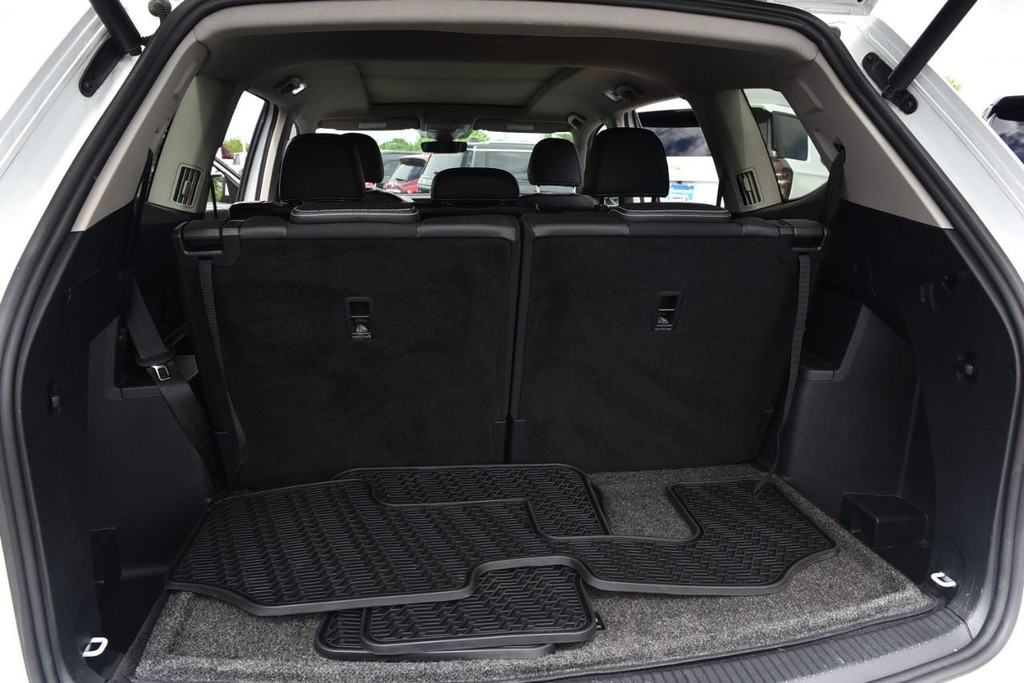 Volkswagen Atlas Vehicle Full-screen Gallery Image 26