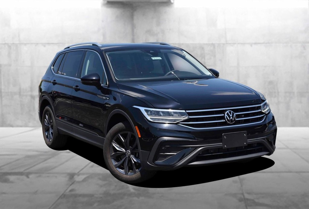 Volkswagen Tiguan Vehicle Full-screen Gallery Image 2