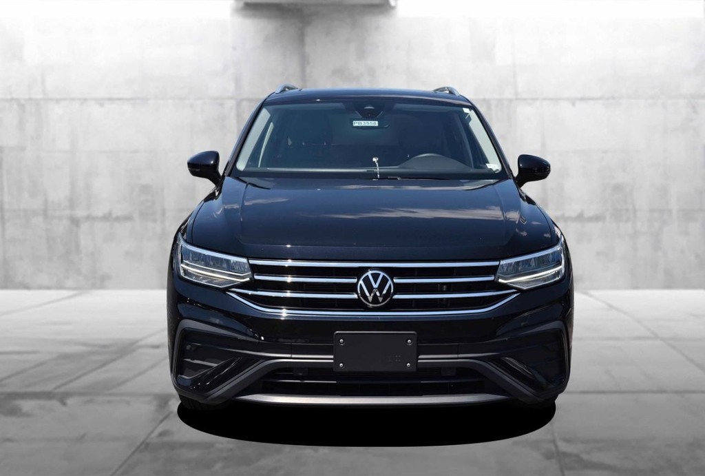 Volkswagen Tiguan Vehicle Full-screen Gallery Image 4