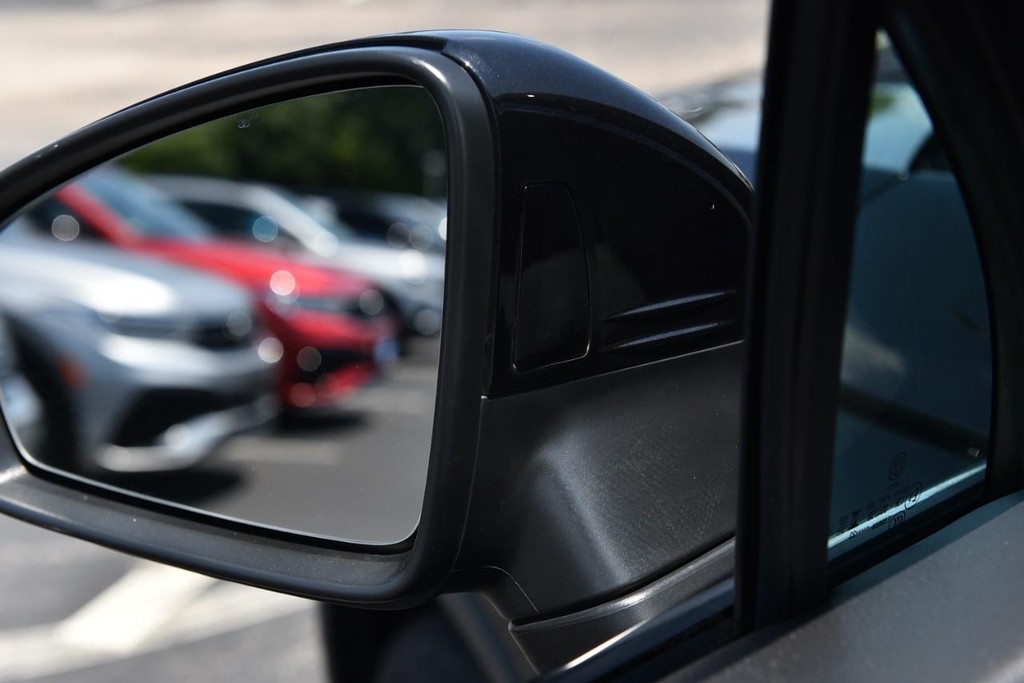 Volkswagen Tiguan Vehicle Full-screen Gallery Image 9
