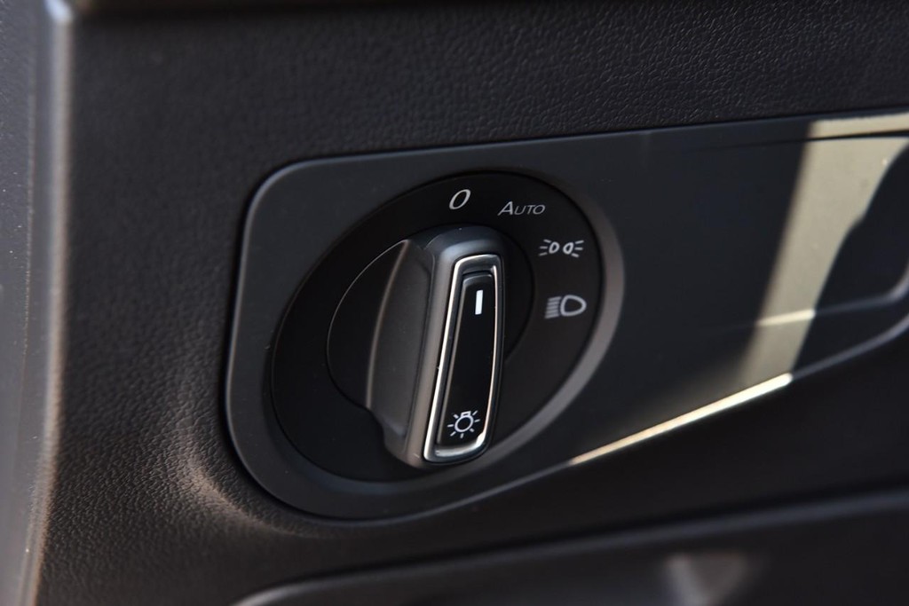 Volkswagen Tiguan Vehicle Full-screen Gallery Image 10