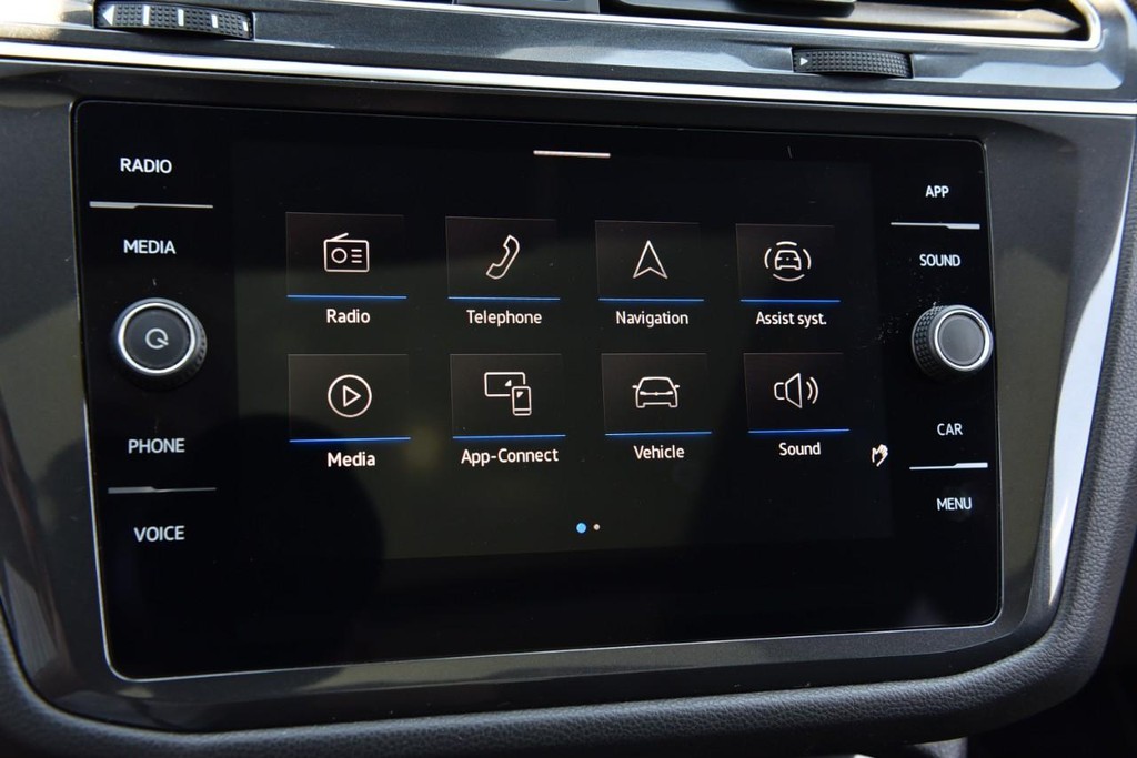 Volkswagen Tiguan Vehicle Full-screen Gallery Image 13