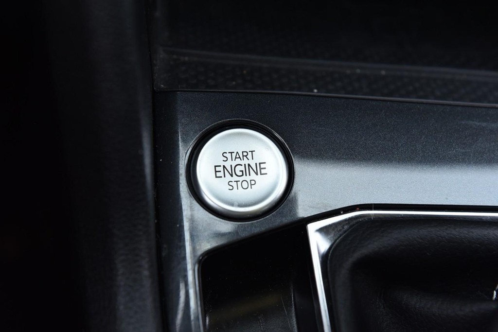 Volkswagen Tiguan Vehicle Full-screen Gallery Image 16