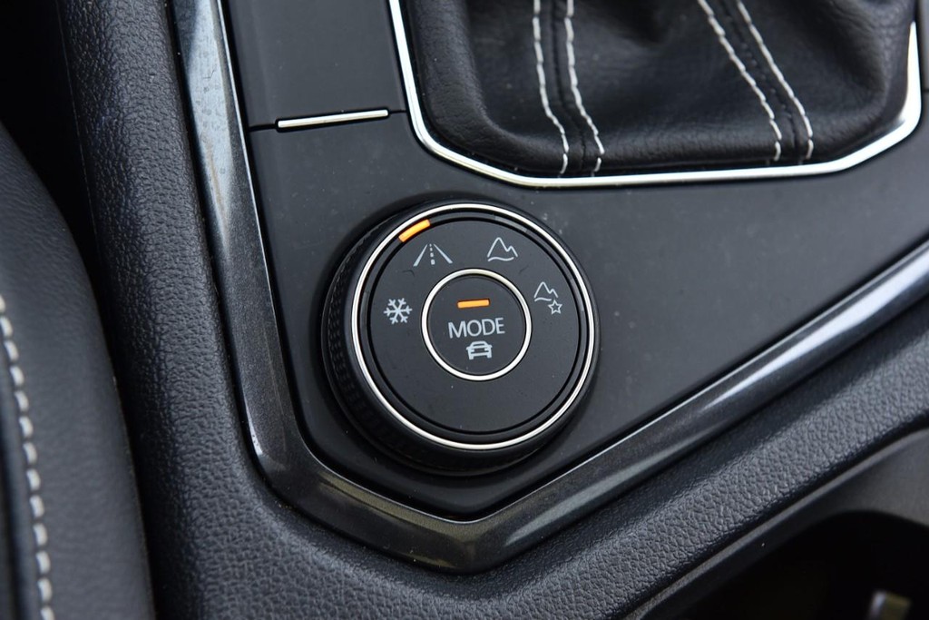 Volkswagen Tiguan Vehicle Full-screen Gallery Image 17
