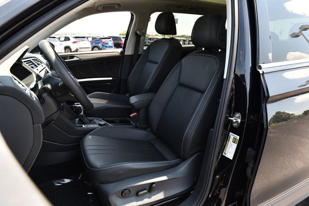 Volkswagen Tiguan Vehicle Full-screen Gallery Image 19
