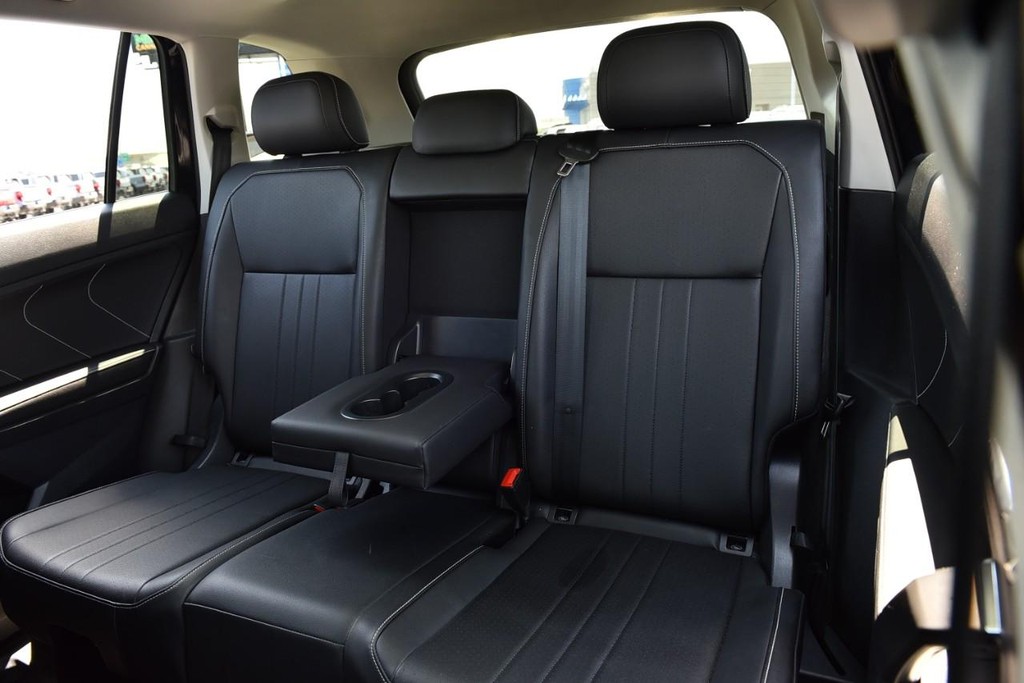 Volkswagen Tiguan Vehicle Full-screen Gallery Image 22