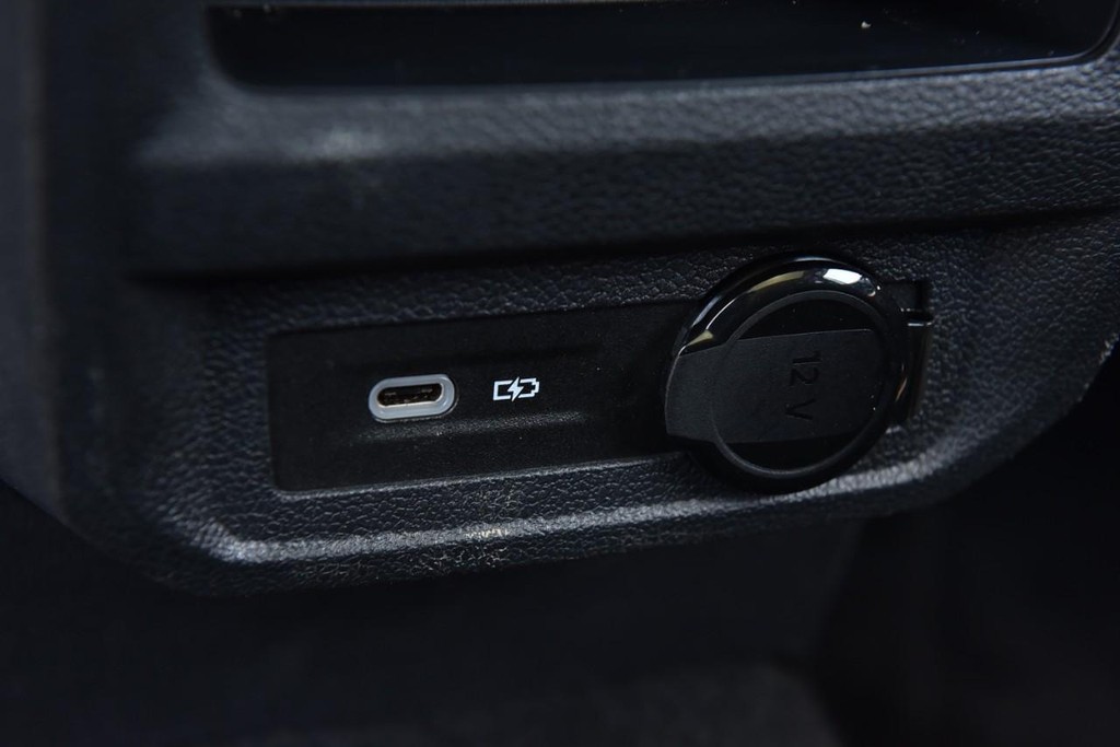 Volkswagen Tiguan Vehicle Full-screen Gallery Image 24