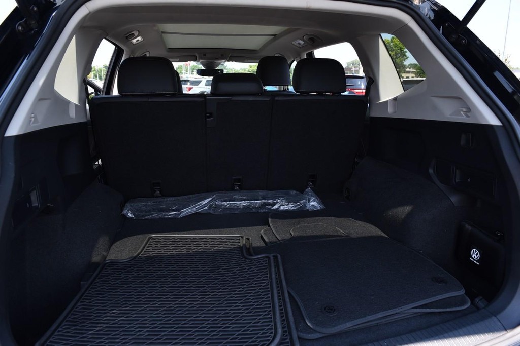 Volkswagen Tiguan Vehicle Full-screen Gallery Image 25