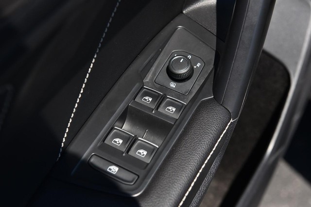 Volkswagen Tiguan Vehicle Image 08