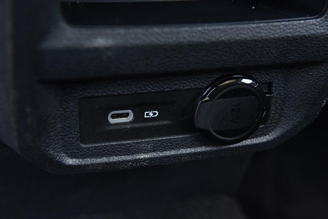 Volkswagen Tiguan Vehicle Image 24