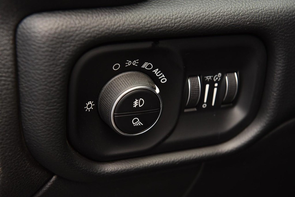 Ram 2500 Vehicle Full-screen Gallery Image 11