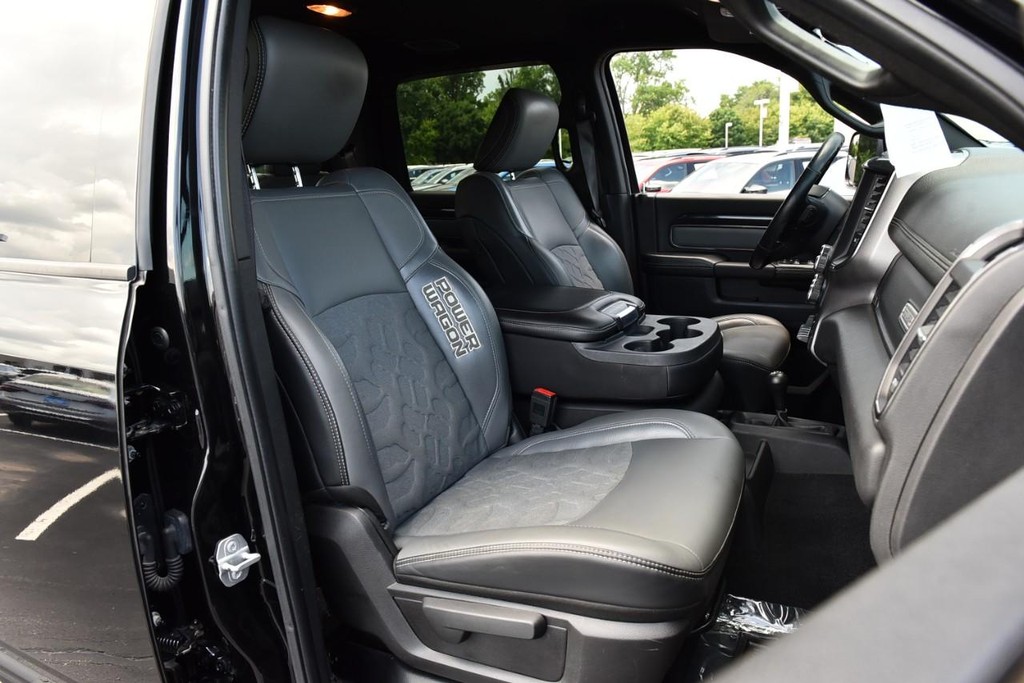 Ram 2500 Vehicle Full-screen Gallery Image 22