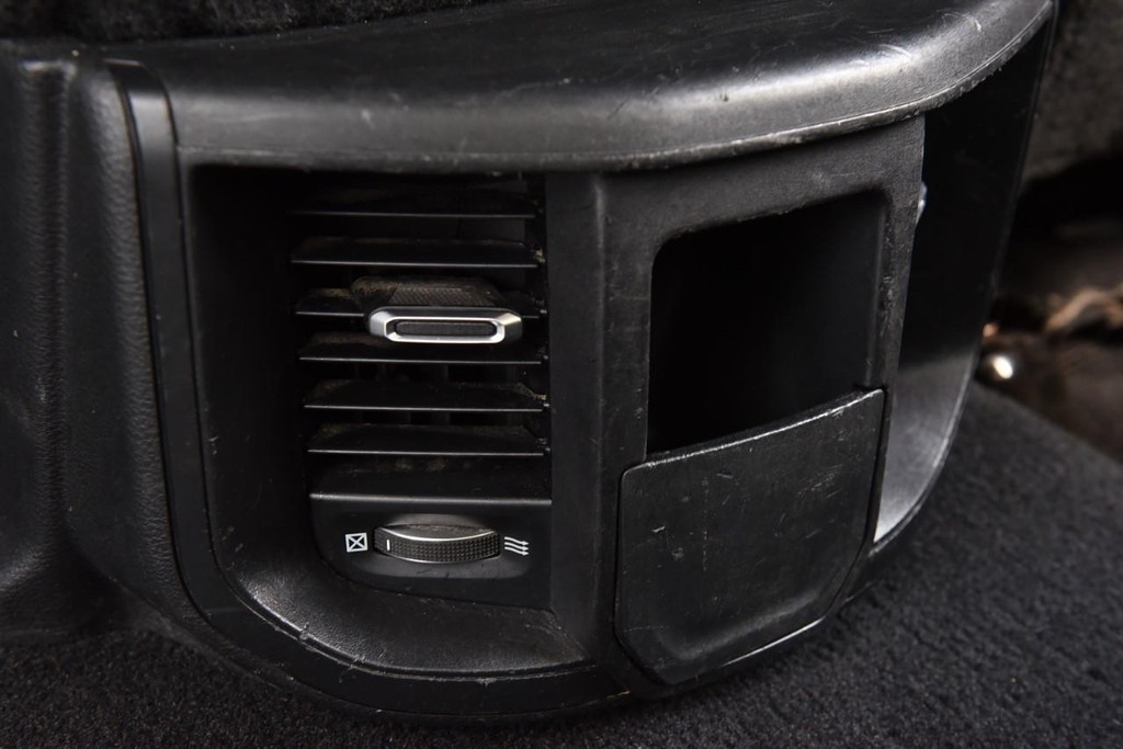 Ram 2500 Vehicle Full-screen Gallery Image 24