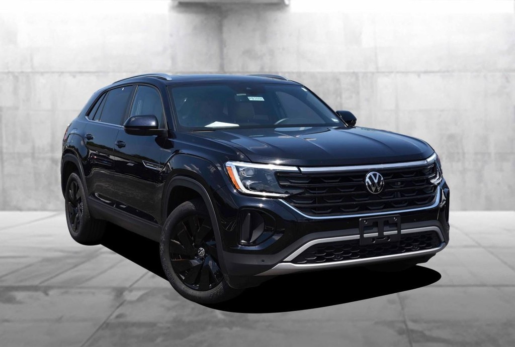 Volkswagen Atlas Cross Sport Vehicle Full-screen Gallery Image 2