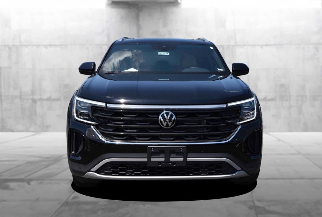 Volkswagen Atlas Cross Sport Vehicle Full-screen Gallery Image 4