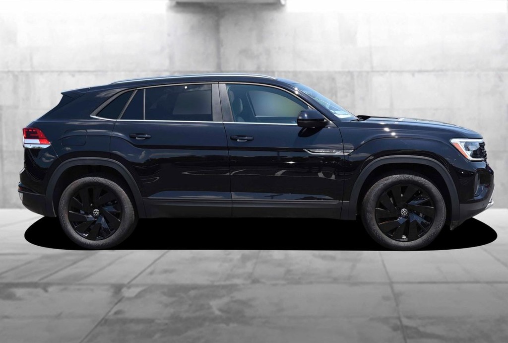 Volkswagen Atlas Cross Sport Vehicle Full-screen Gallery Image 5