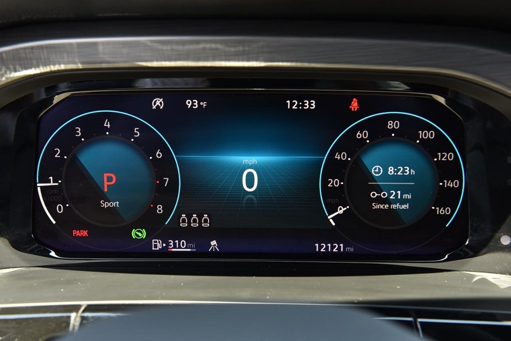 Volkswagen Atlas Cross Sport Vehicle Full-screen Gallery Image 12