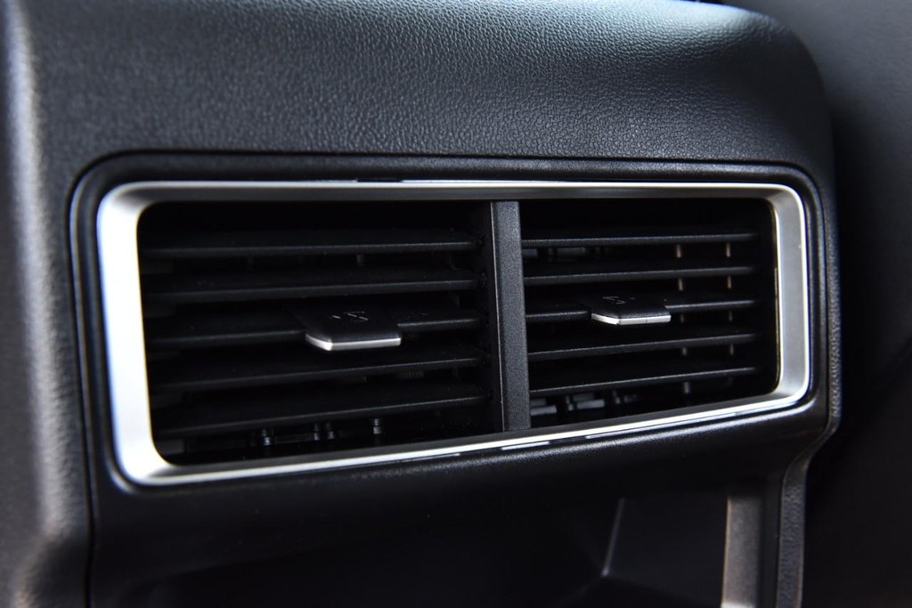 Volkswagen Atlas Cross Sport Vehicle Full-screen Gallery Image 23