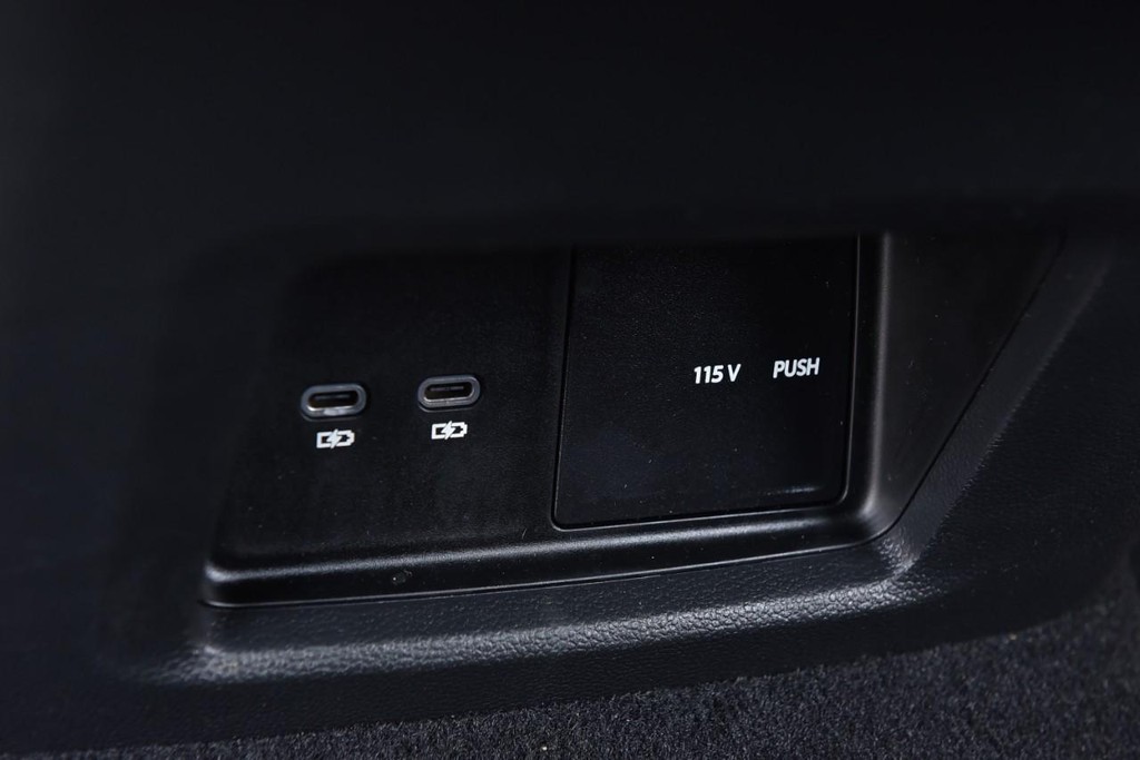Volkswagen Atlas Cross Sport Vehicle Full-screen Gallery Image 24