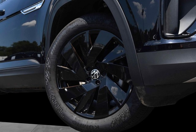 Volkswagen Atlas Cross Sport Vehicle Image 03