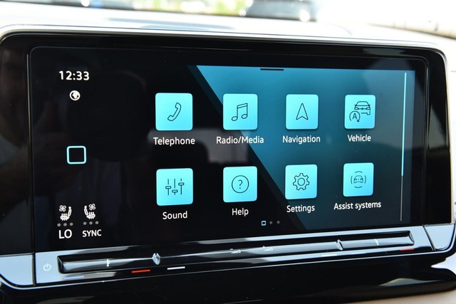 Volkswagen Atlas Cross Sport Vehicle Image 14