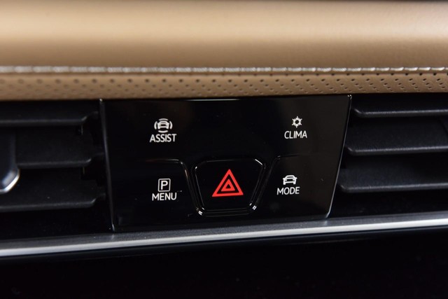 Volkswagen Atlas Cross Sport Vehicle Image 15