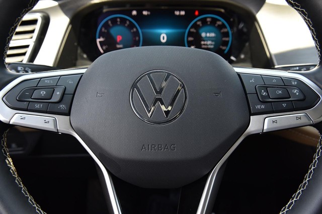 Volkswagen Atlas Cross Sport Vehicle Image 18