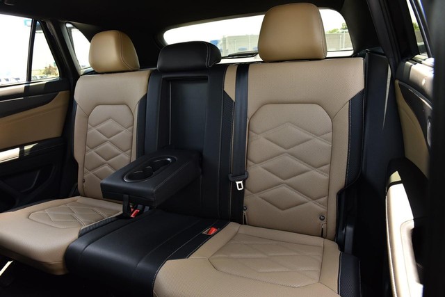 Volkswagen Atlas Cross Sport Vehicle Image 22