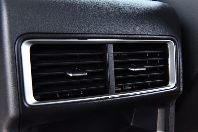 Volkswagen Atlas Cross Sport Vehicle Image 23
