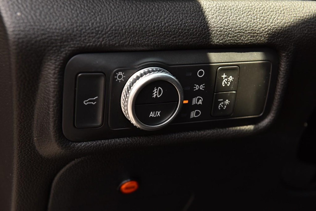 Ford Explorer Vehicle Full-screen Gallery Image 10