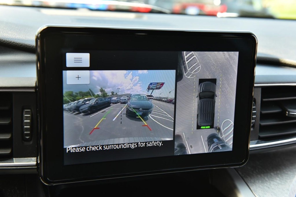 Ford Explorer Vehicle Full-screen Gallery Image 12