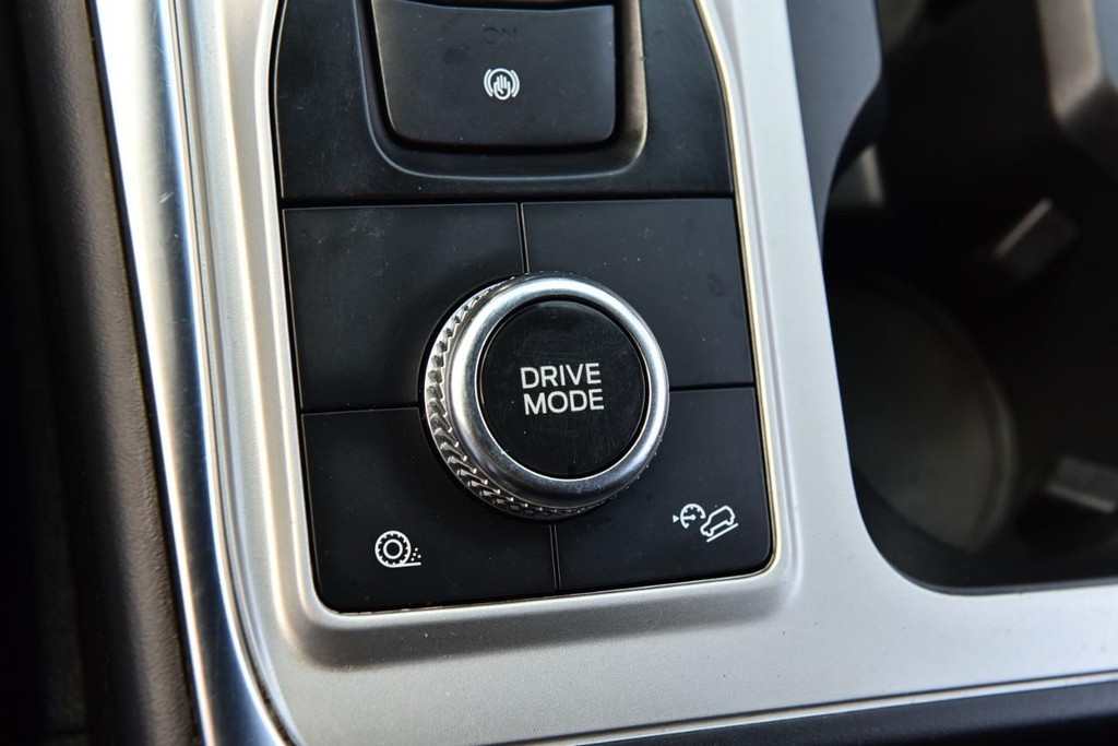 Ford Explorer Vehicle Full-screen Gallery Image 17
