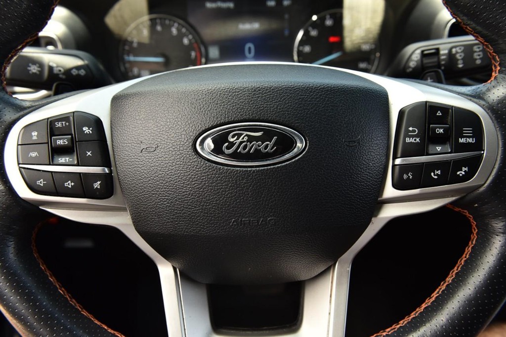 Ford Explorer Vehicle Full-screen Gallery Image 18