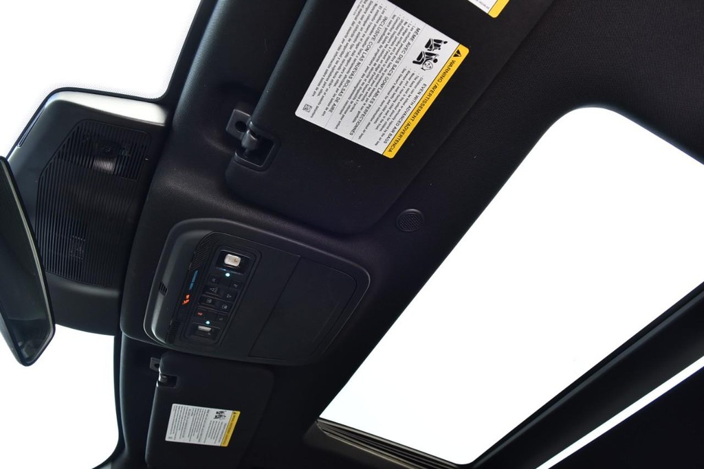 Ford Explorer Vehicle Full-screen Gallery Image 21
