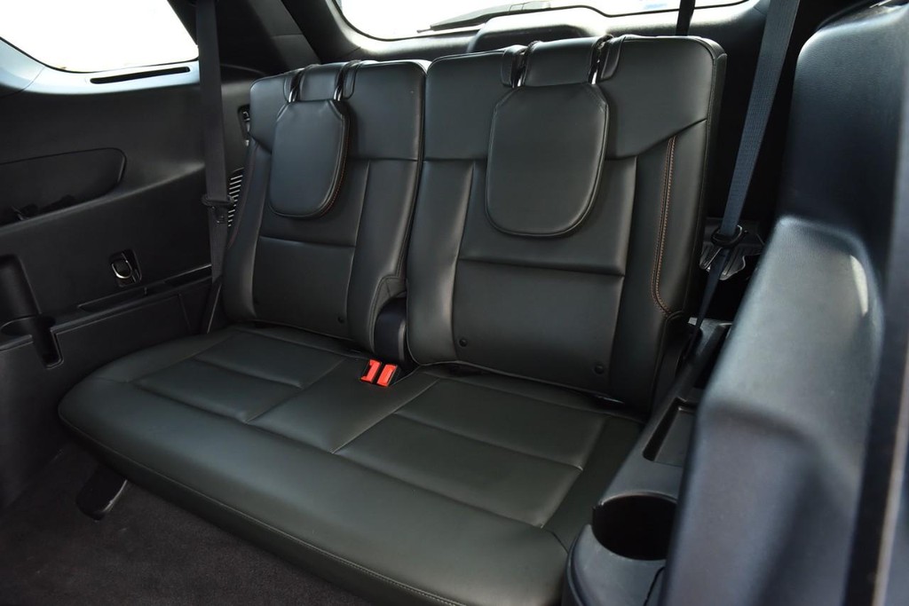 Ford Explorer Vehicle Full-screen Gallery Image 24
