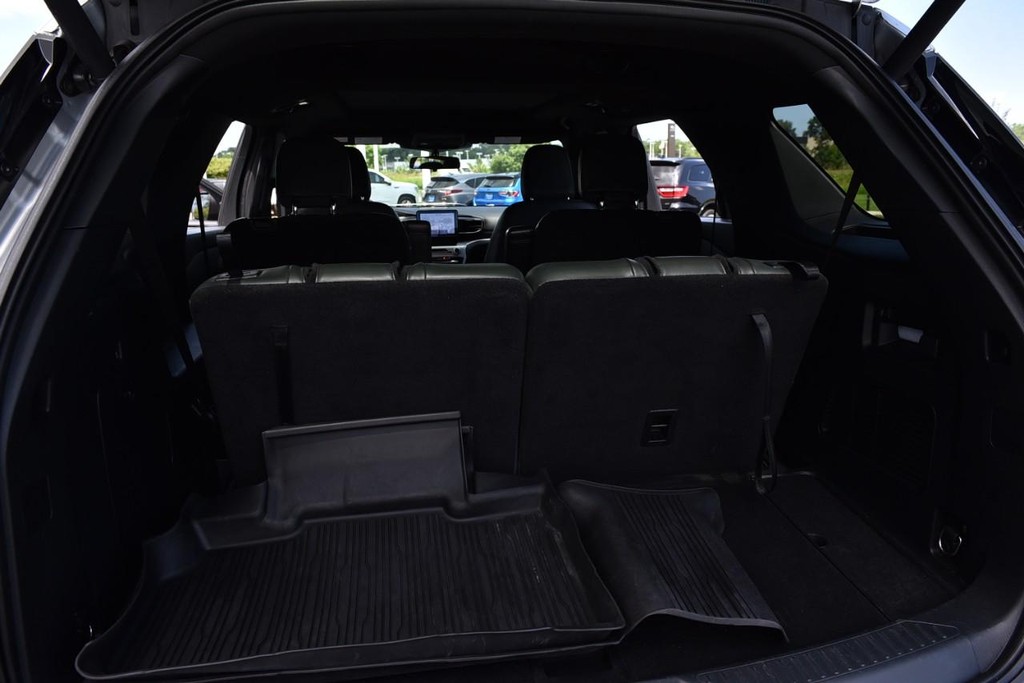 Ford Explorer Vehicle Full-screen Gallery Image 25