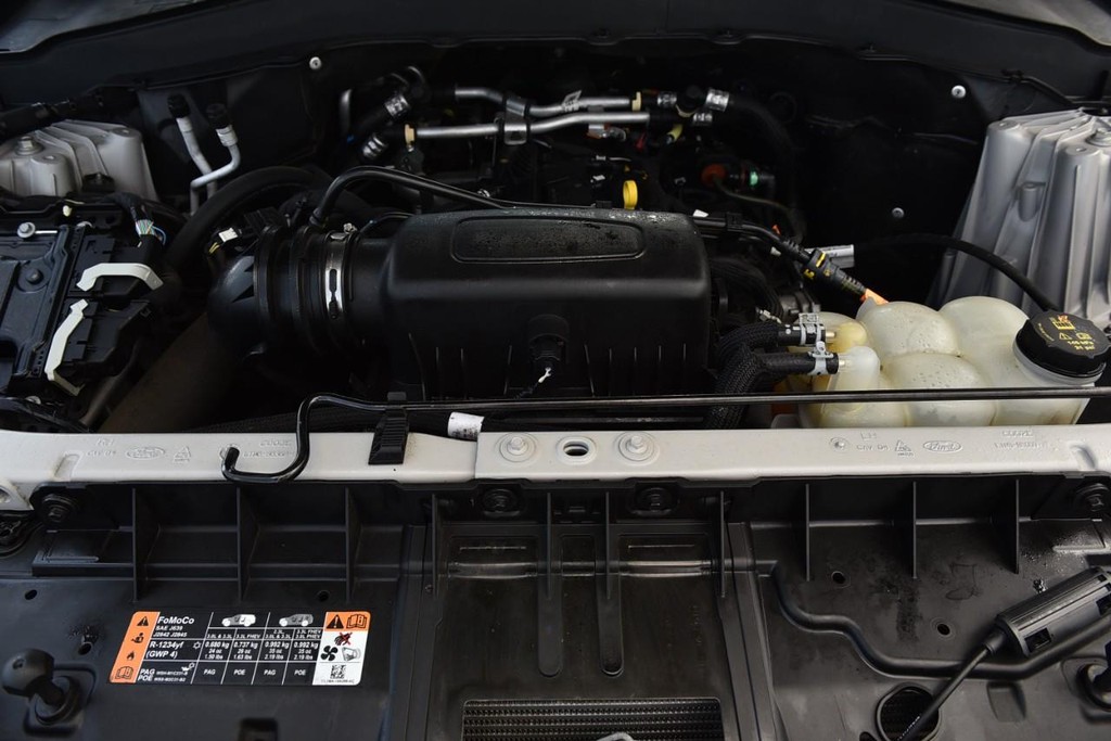 Ford Explorer Vehicle Full-screen Gallery Image 27