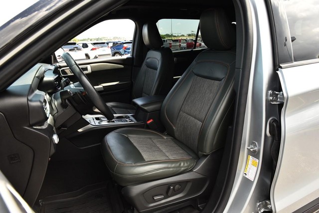 Ford Explorer Vehicle Image 19