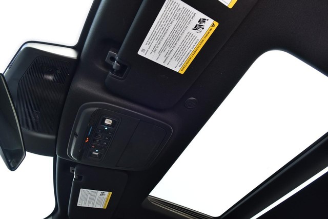 Ford Explorer Vehicle Image 21