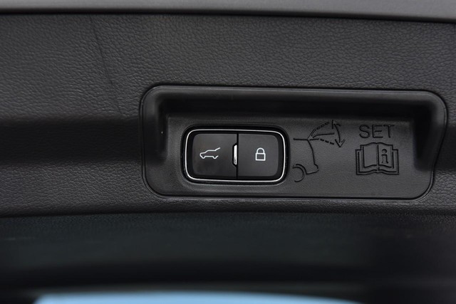 Ford Explorer Vehicle Image 26